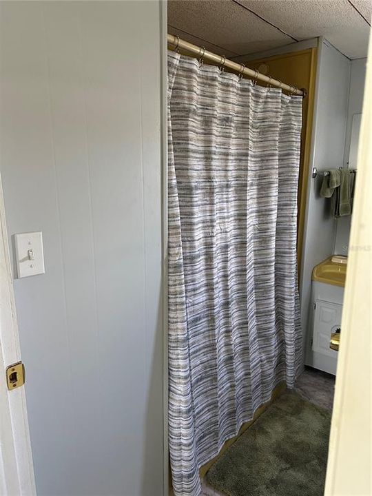 For Sale: $95,000 (2 beds, 1 baths, 888 Square Feet)