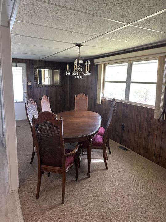 For Sale: $95,000 (2 beds, 1 baths, 888 Square Feet)