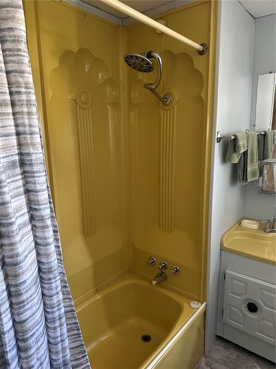 For Sale: $95,000 (2 beds, 1 baths, 888 Square Feet)