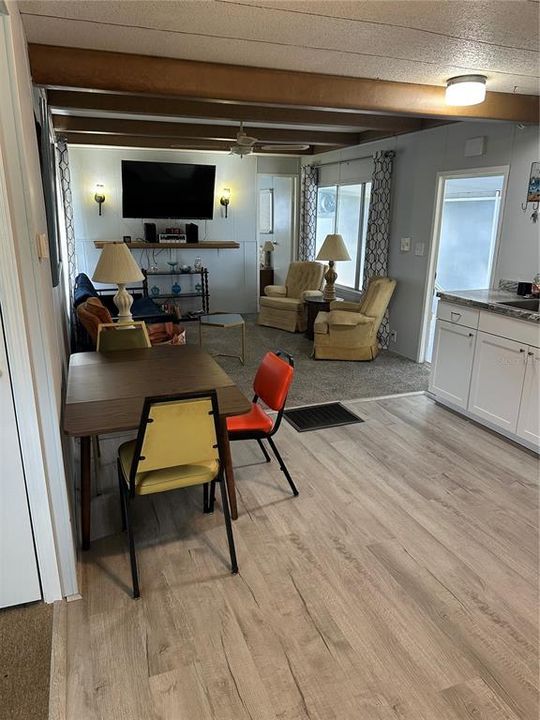 For Sale: $95,000 (2 beds, 1 baths, 888 Square Feet)