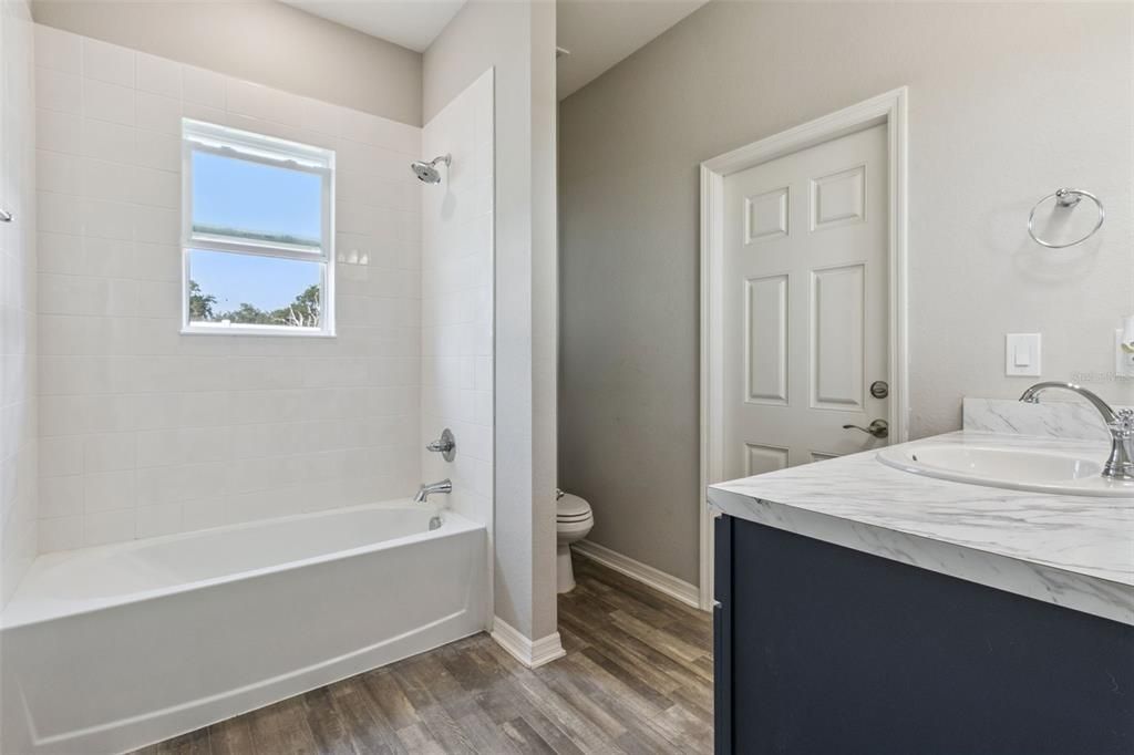 待售: $425,000 (4 贝兹, 3 浴室, 2310 平方英尺)