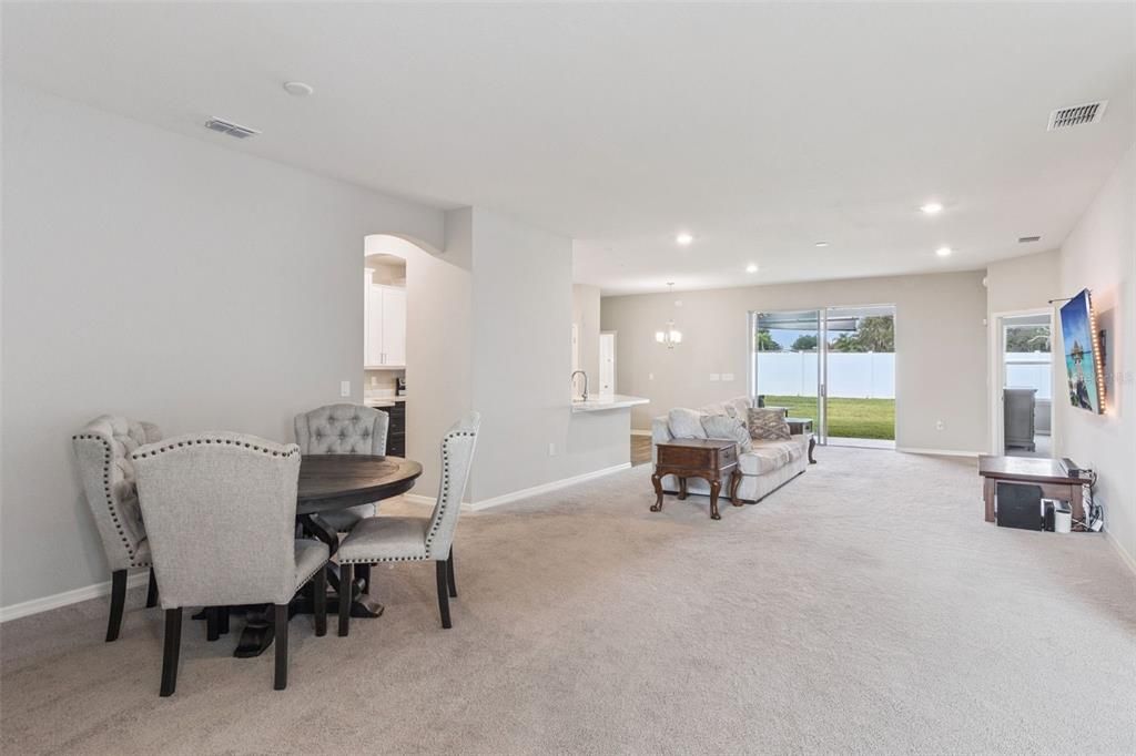 待售: $425,000 (4 贝兹, 3 浴室, 2310 平方英尺)