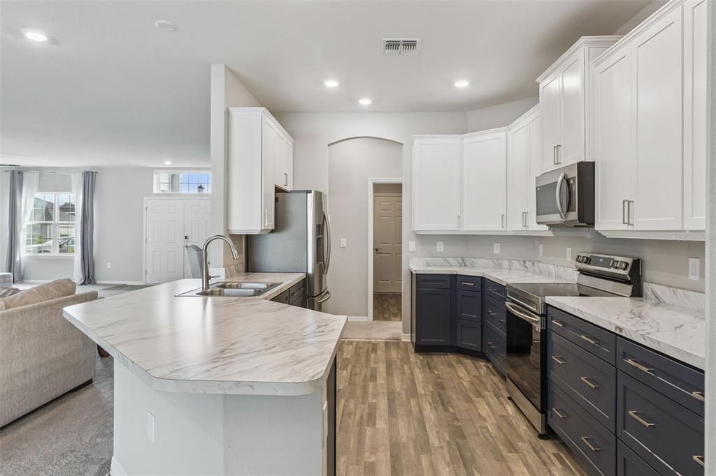 待售: $425,000 (4 贝兹, 3 浴室, 2310 平方英尺)