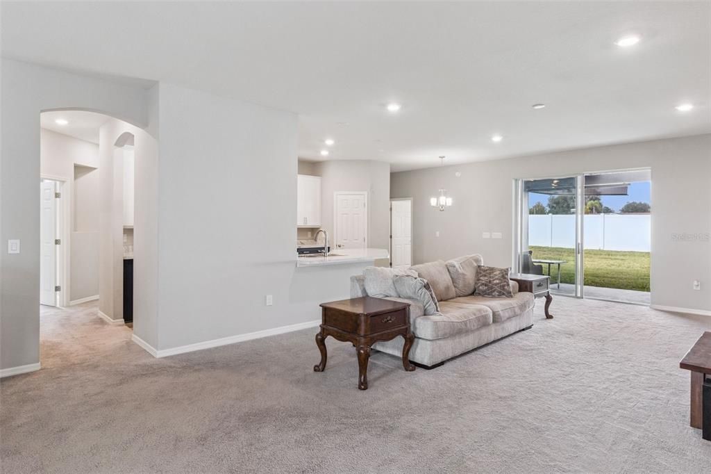 待售: $425,000 (4 贝兹, 3 浴室, 2310 平方英尺)