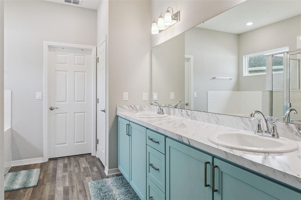 待售: $425,000 (4 贝兹, 3 浴室, 2310 平方英尺)