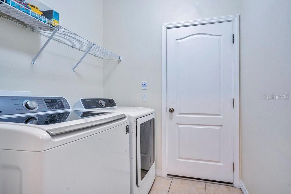 На продажу: $325,000 (3 спален, 2 ванн, 1910 Квадратных фут)