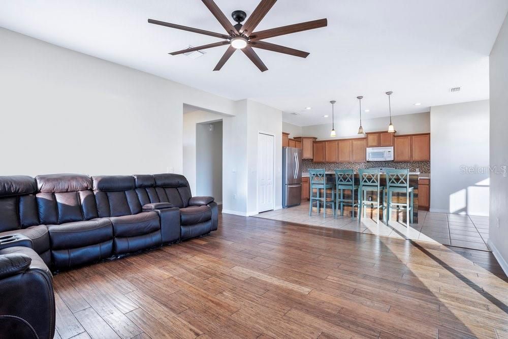 На продажу: $325,000 (3 спален, 2 ванн, 1910 Квадратных фут)