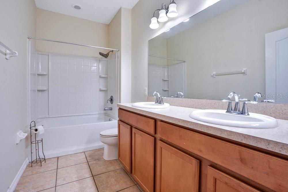 На продажу: $325,000 (3 спален, 2 ванн, 1910 Квадратных фут)