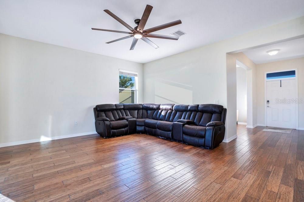 На продажу: $325,000 (3 спален, 2 ванн, 1910 Квадратных фут)