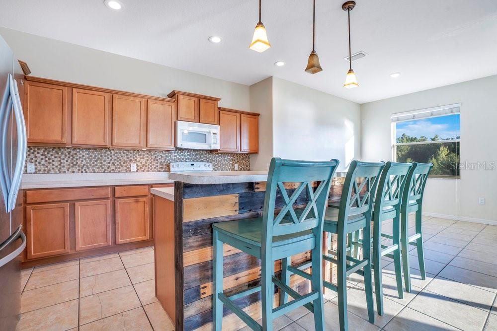 На продажу: $325,000 (3 спален, 2 ванн, 1910 Квадратных фут)