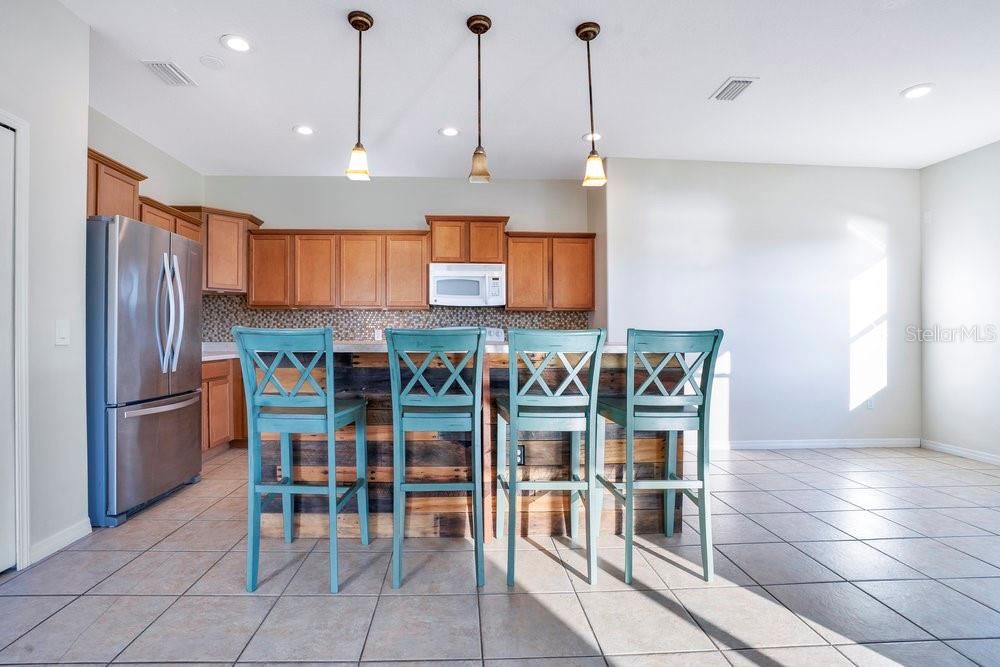 На продажу: $325,000 (3 спален, 2 ванн, 1910 Квадратных фут)