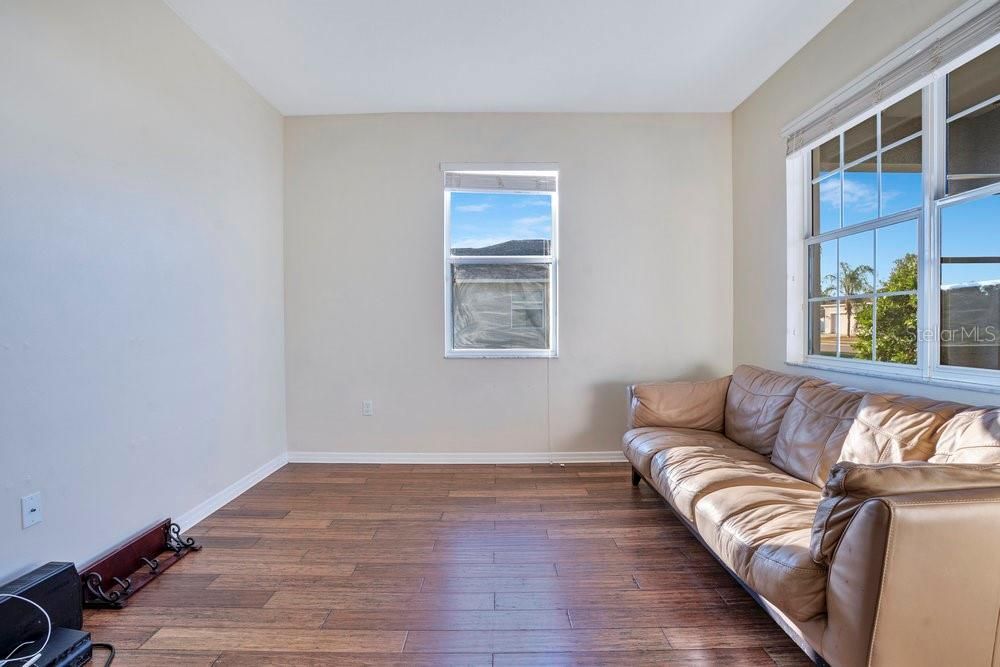 На продажу: $325,000 (3 спален, 2 ванн, 1910 Квадратных фут)