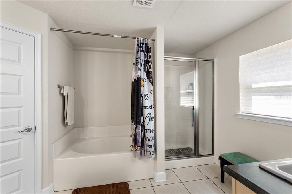 En Venta: $399,000 (4 camas, 3 baños, 2549 Pies cuadrados)