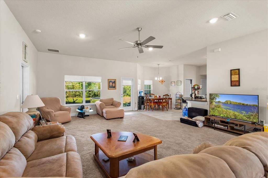 En Venta: $399,000 (4 camas, 3 baños, 2549 Pies cuadrados)