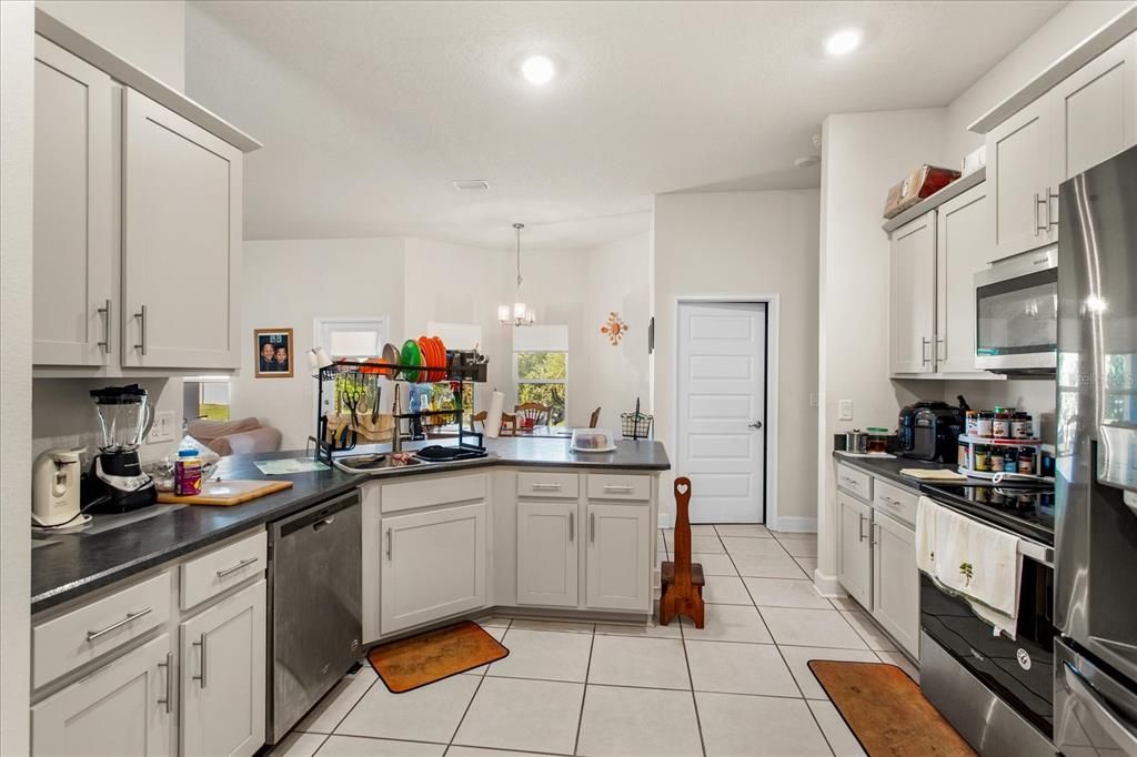 En Venta: $399,000 (4 camas, 3 baños, 2549 Pies cuadrados)