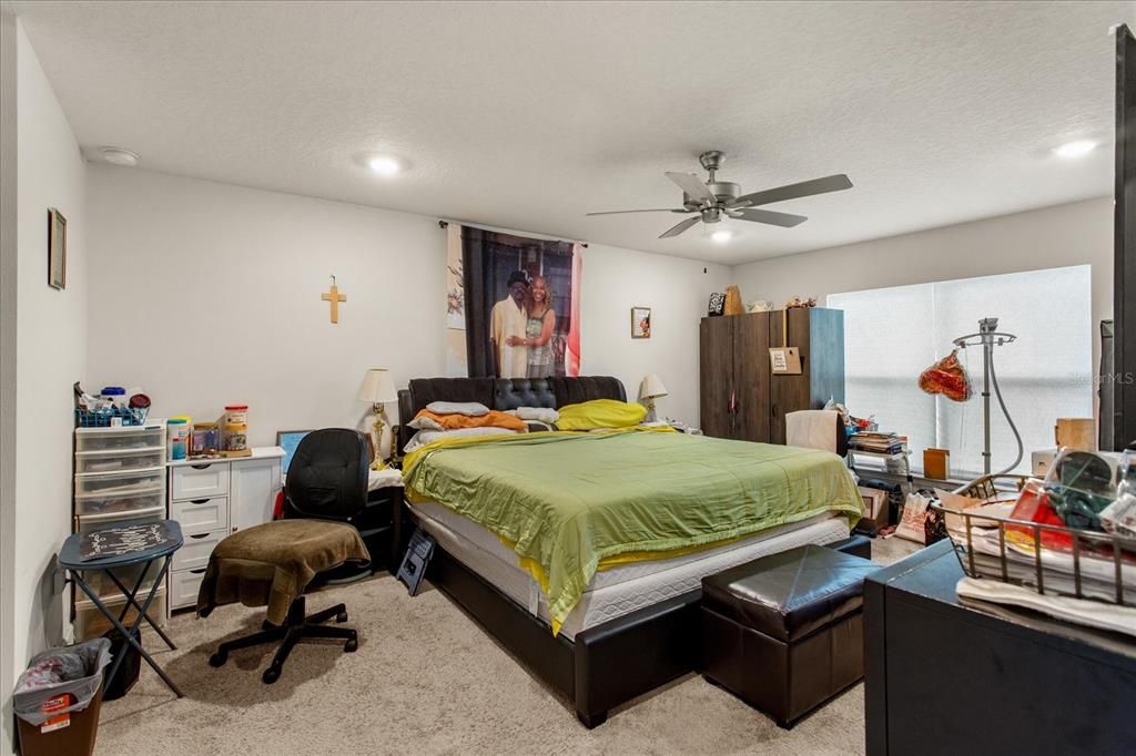 En Venta: $399,000 (4 camas, 3 baños, 2549 Pies cuadrados)