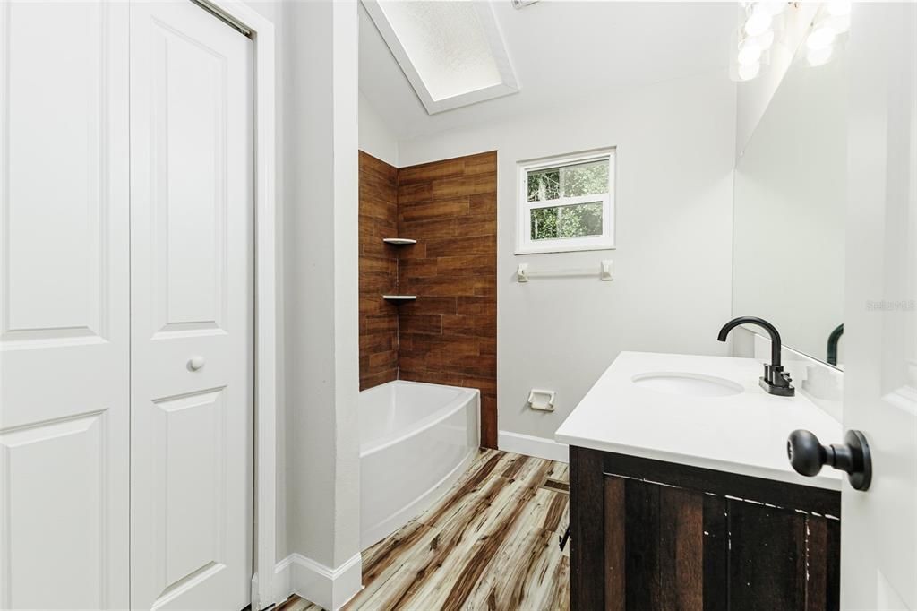 For Sale: $339,950 (2 beds, 2 baths, 1277 Square Feet)