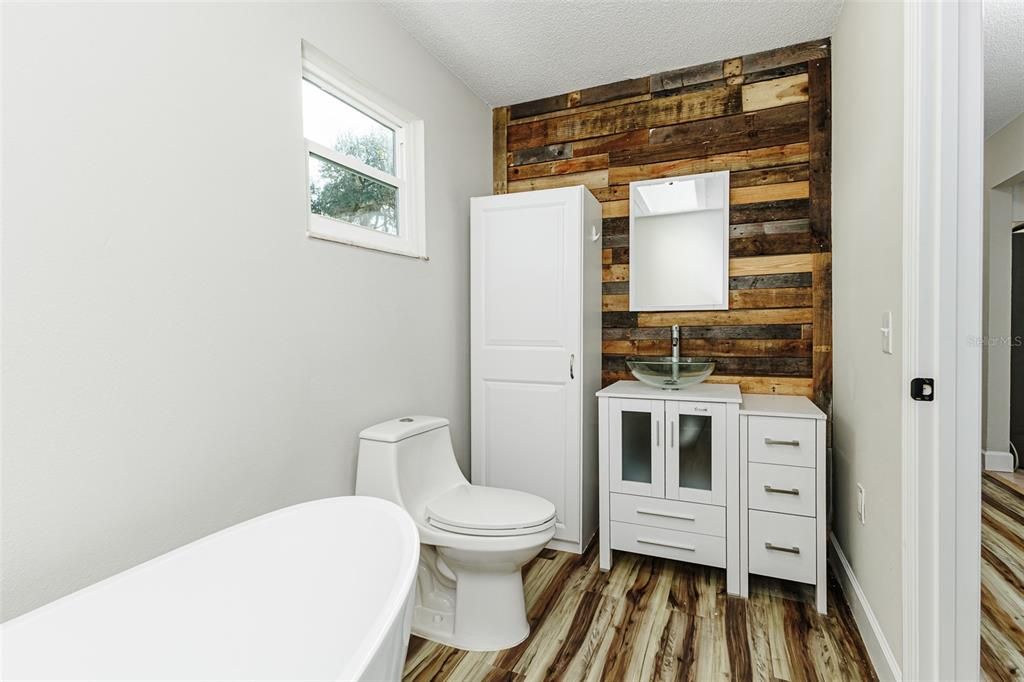 For Sale: $339,950 (2 beds, 2 baths, 1277 Square Feet)