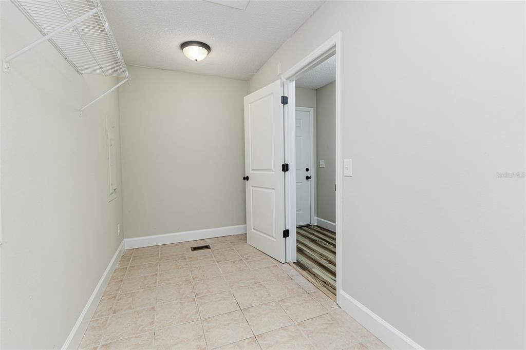 For Sale: $339,950 (2 beds, 2 baths, 1277 Square Feet)