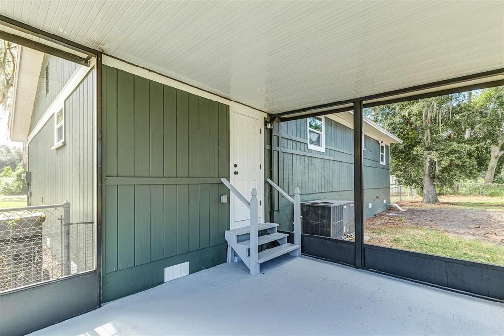 For Sale: $339,950 (2 beds, 2 baths, 1277 Square Feet)