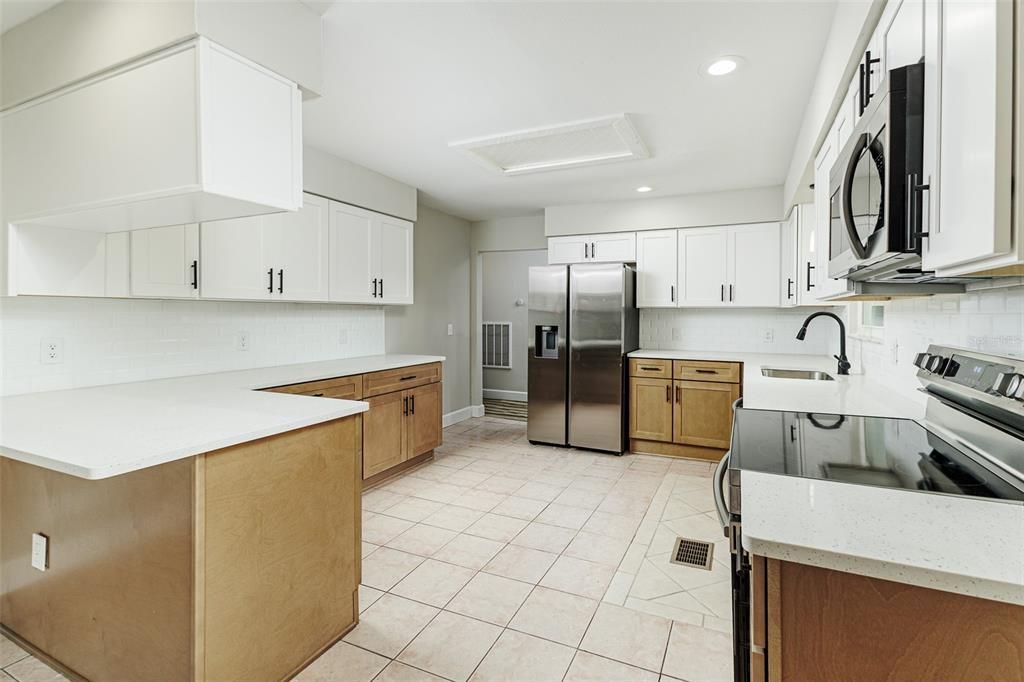 For Sale: $339,950 (2 beds, 2 baths, 1277 Square Feet)