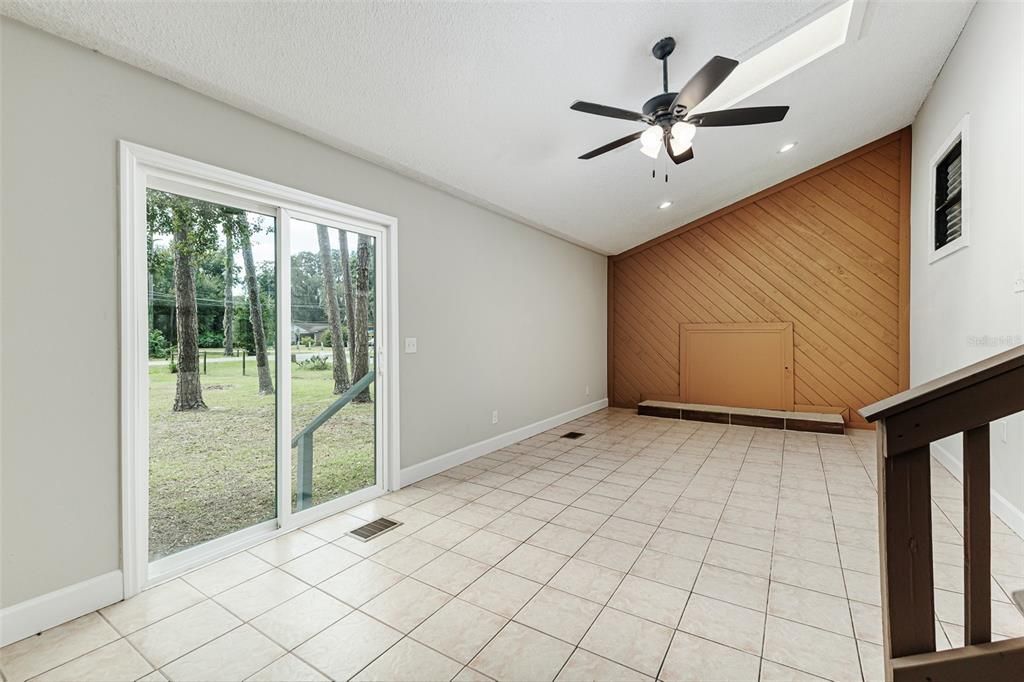 For Sale: $339,950 (2 beds, 2 baths, 1277 Square Feet)