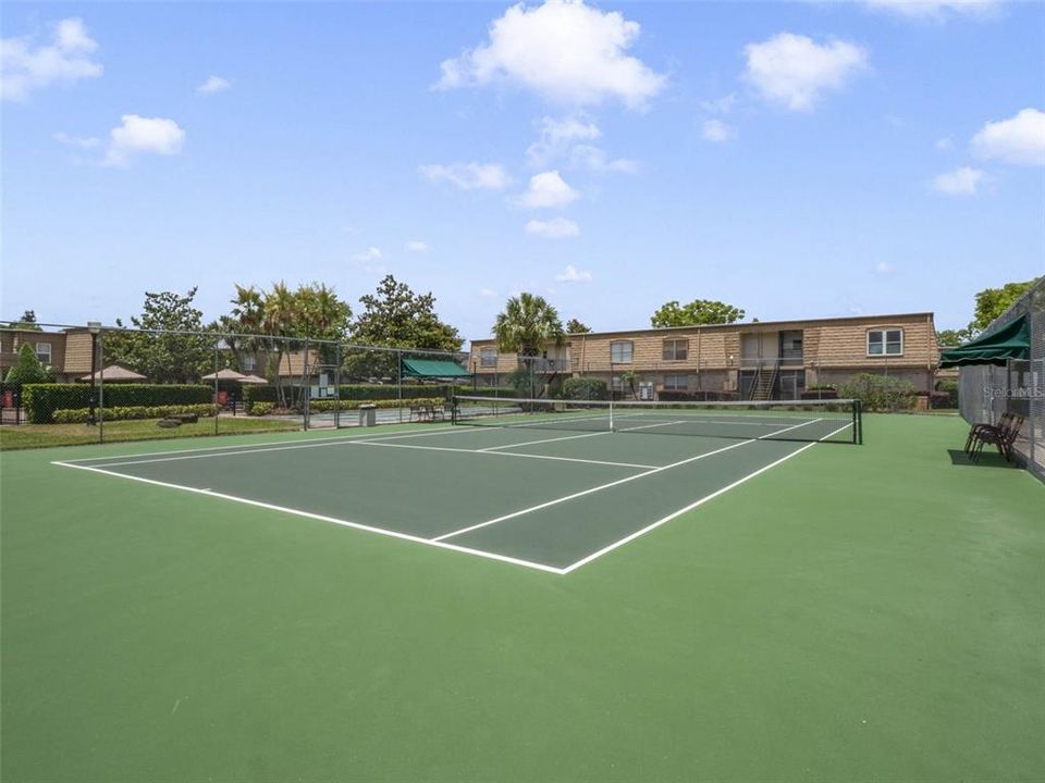 Под контрактом: $215,000 (2 спален, 1 ванн, 1219 Квадратных фут)