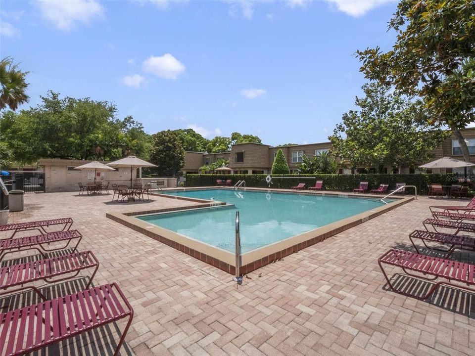 Под контрактом: $215,000 (2 спален, 1 ванн, 1219 Квадратных фут)