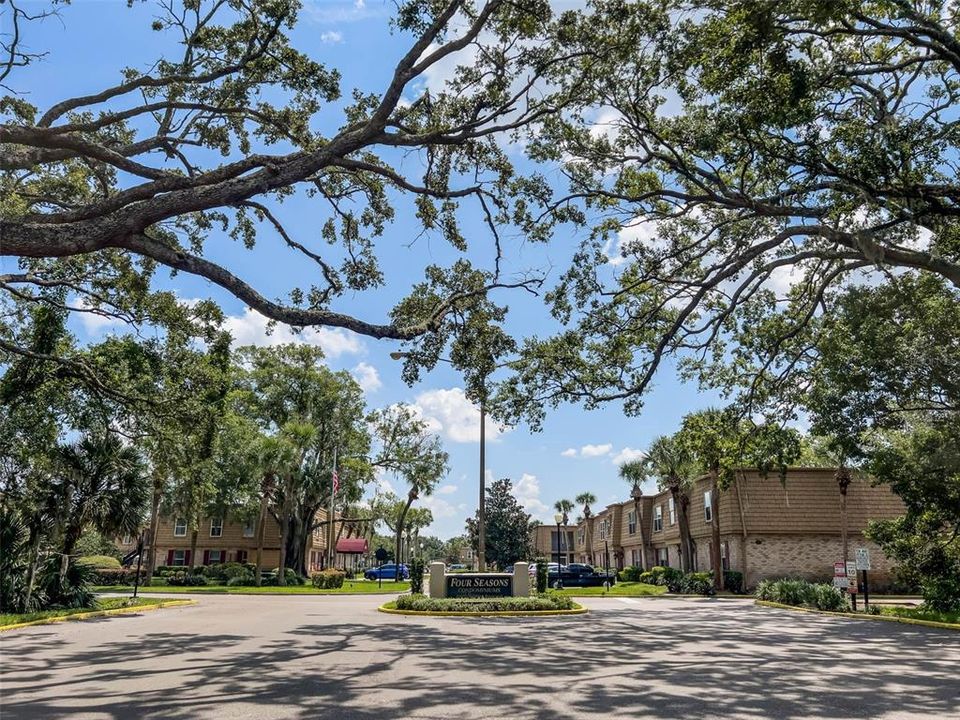 Под контрактом: $215,000 (2 спален, 1 ванн, 1219 Квадратных фут)