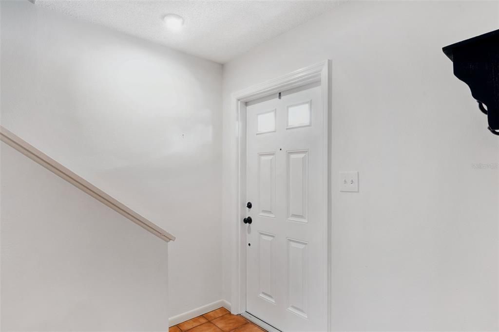 Под контрактом: $215,000 (2 спален, 1 ванн, 1219 Квадратных фут)