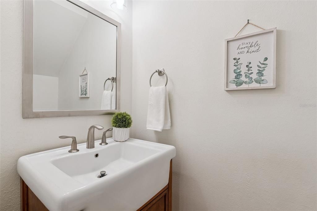 Под контрактом: $215,000 (2 спален, 1 ванн, 1219 Квадратных фут)