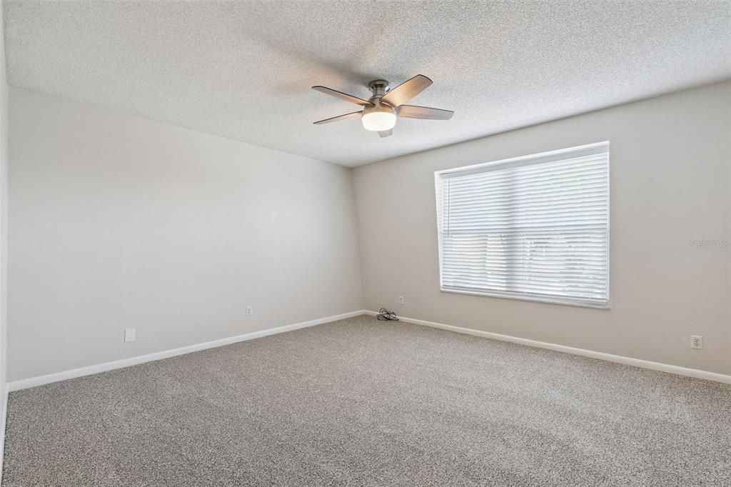 Под контрактом: $215,000 (2 спален, 1 ванн, 1219 Квадратных фут)