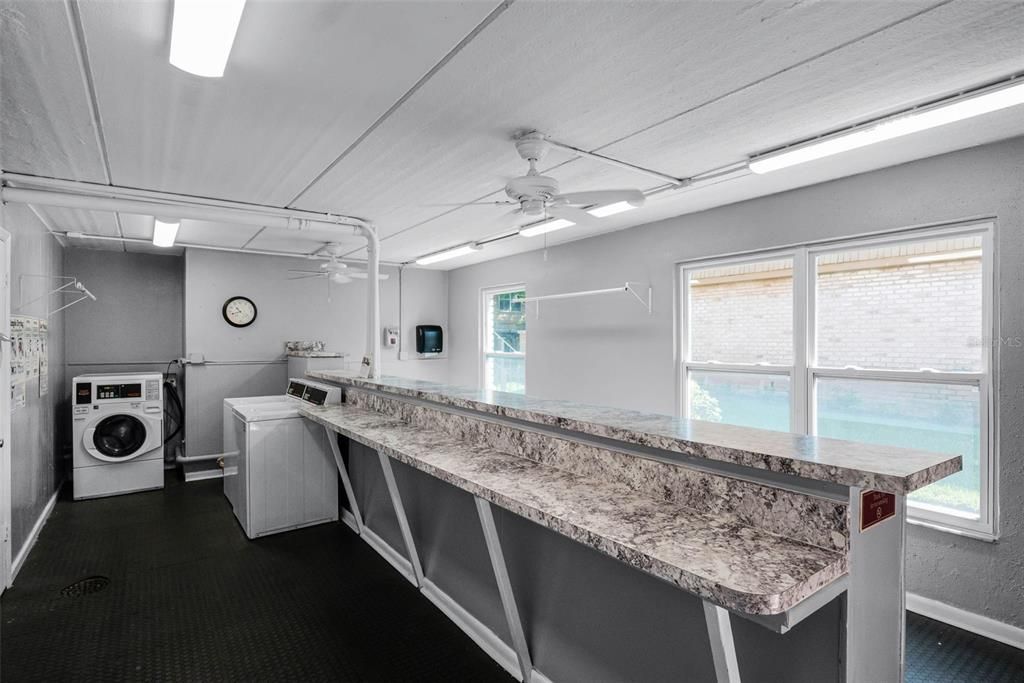 Под контрактом: $215,000 (2 спален, 1 ванн, 1219 Квадратных фут)