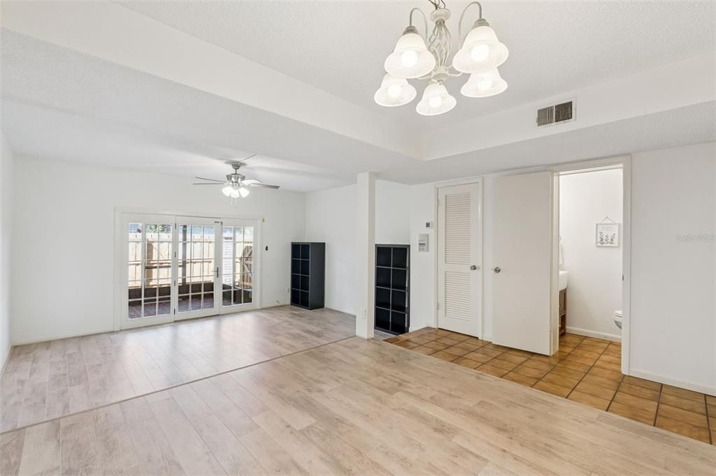 Под контрактом: $215,000 (2 спален, 1 ванн, 1219 Квадратных фут)