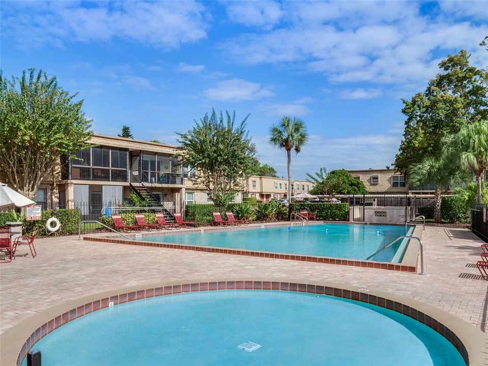 Под контрактом: $215,000 (2 спален, 1 ванн, 1219 Квадратных фут)