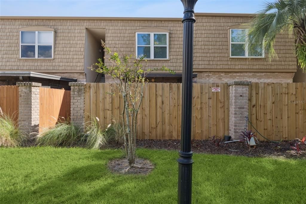 Под контрактом: $215,000 (2 спален, 1 ванн, 1219 Квадратных фут)