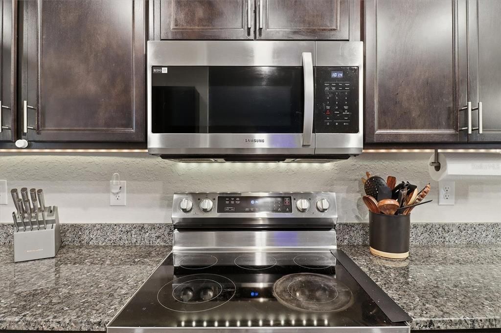 Active With Contract: $390,000 (4 beds, 3 baths, 2332 Square Feet)