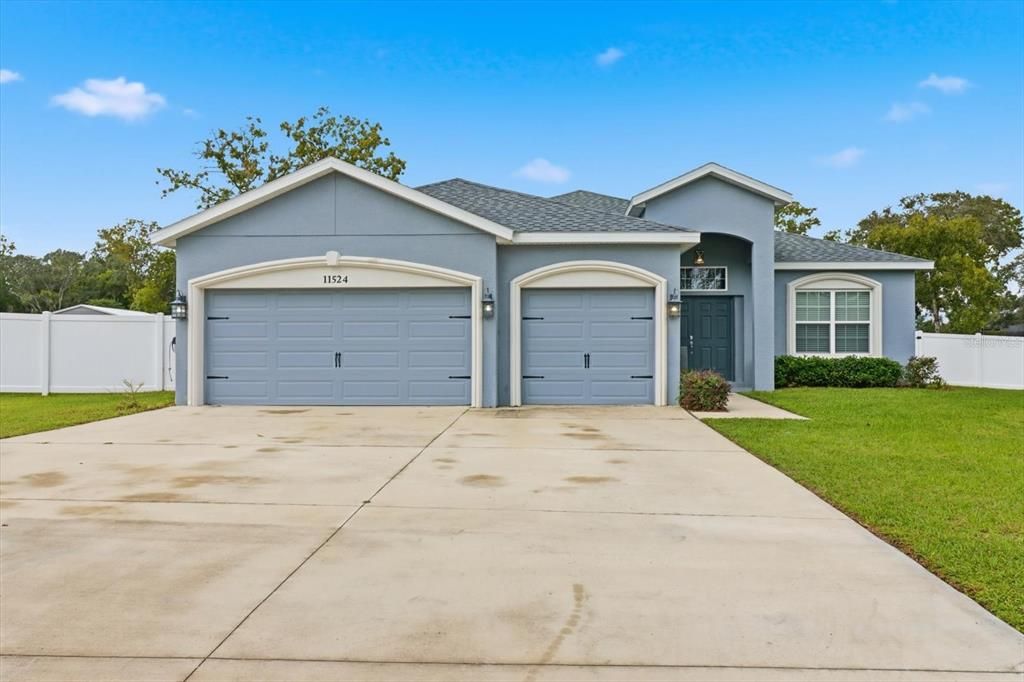 Active With Contract: $390,000 (4 beds, 3 baths, 2332 Square Feet)