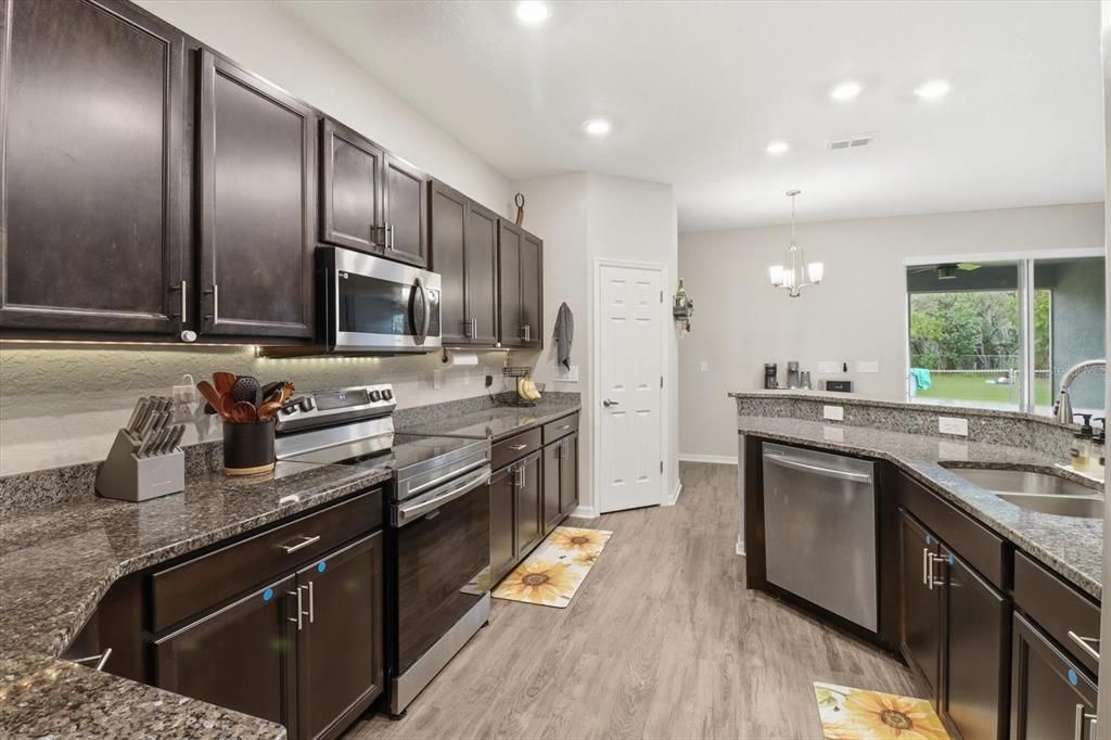 Active With Contract: $390,000 (4 beds, 3 baths, 2332 Square Feet)