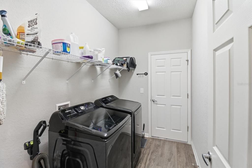 Active With Contract: $390,000 (4 beds, 3 baths, 2332 Square Feet)