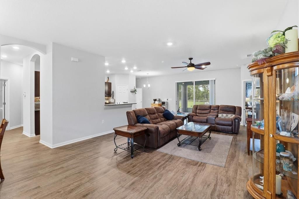 Active With Contract: $390,000 (4 beds, 3 baths, 2332 Square Feet)