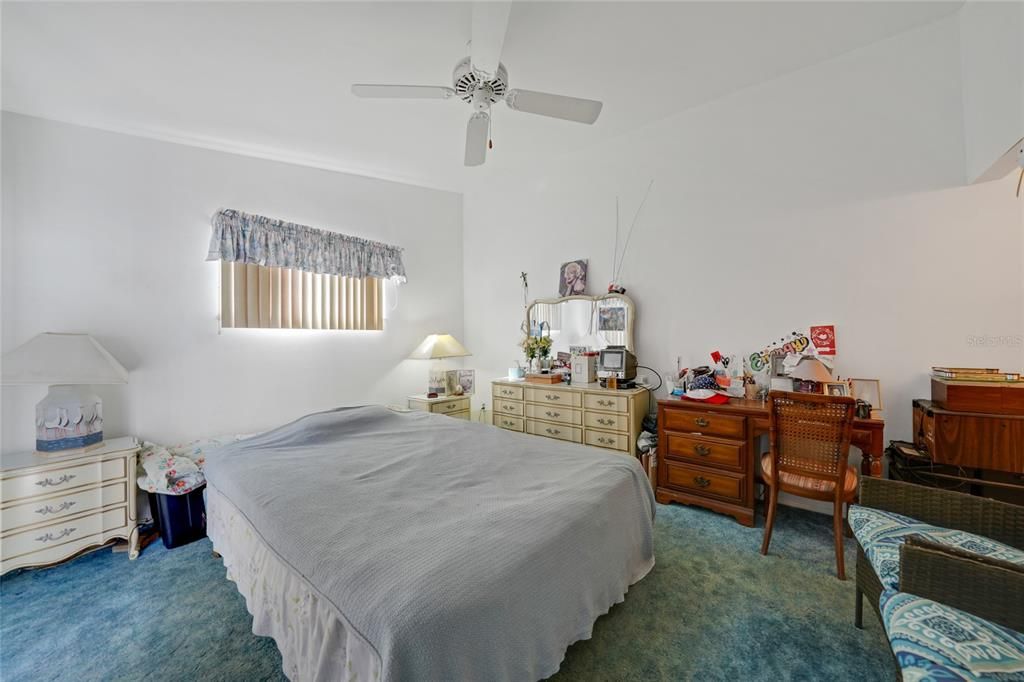 待售: $132,000 (2 贝兹, 2 浴室, 1070 平方英尺)