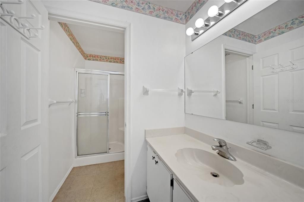 待售: $132,000 (2 贝兹, 2 浴室, 1070 平方英尺)