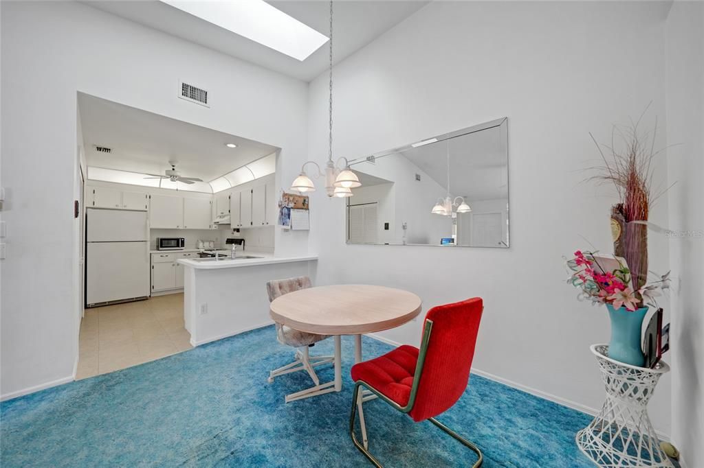 待售: $132,000 (2 贝兹, 2 浴室, 1070 平方英尺)