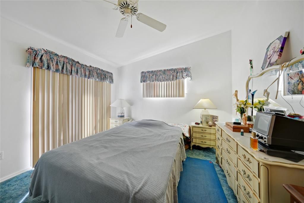 待售: $132,000 (2 贝兹, 2 浴室, 1070 平方英尺)