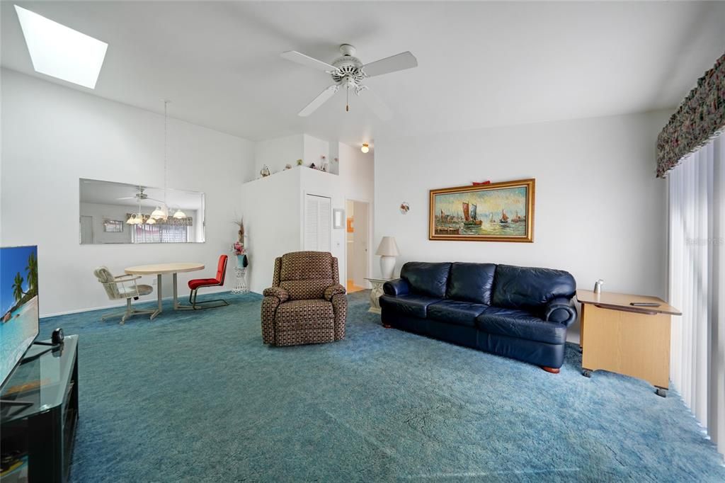 待售: $132,000 (2 贝兹, 2 浴室, 1070 平方英尺)