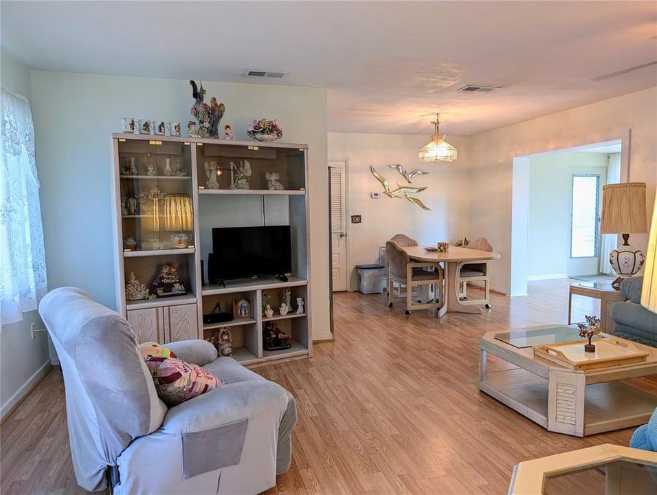 待售: $204,500 (2 贝兹, 1 浴室, 1153 平方英尺)