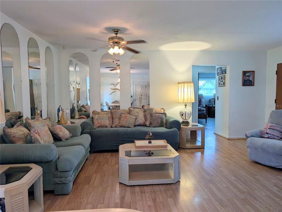 待售: $204,500 (2 贝兹, 1 浴室, 1153 平方英尺)