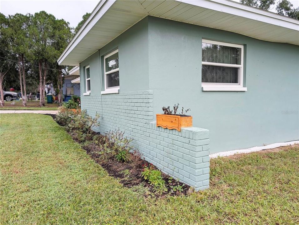 待售: $204,500 (2 贝兹, 1 浴室, 1153 平方英尺)