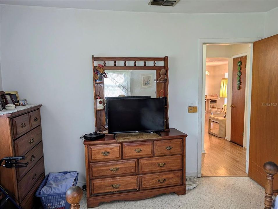 待售: $204,500 (2 贝兹, 1 浴室, 1153 平方英尺)